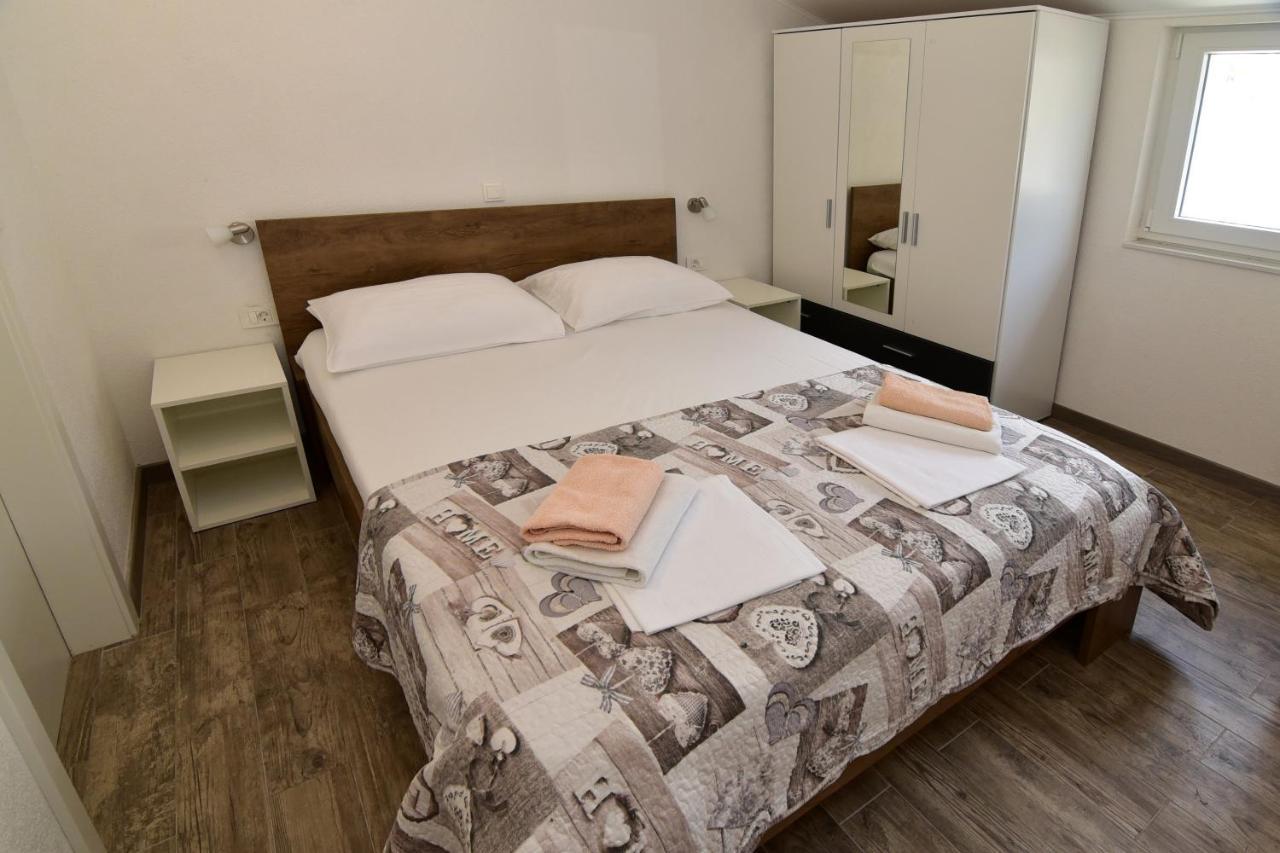Apartments Dobrinic Makarska Exterior foto