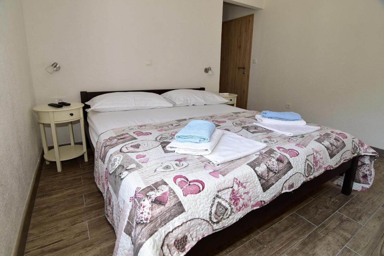 Apartments Dobrinic Makarska Exterior foto