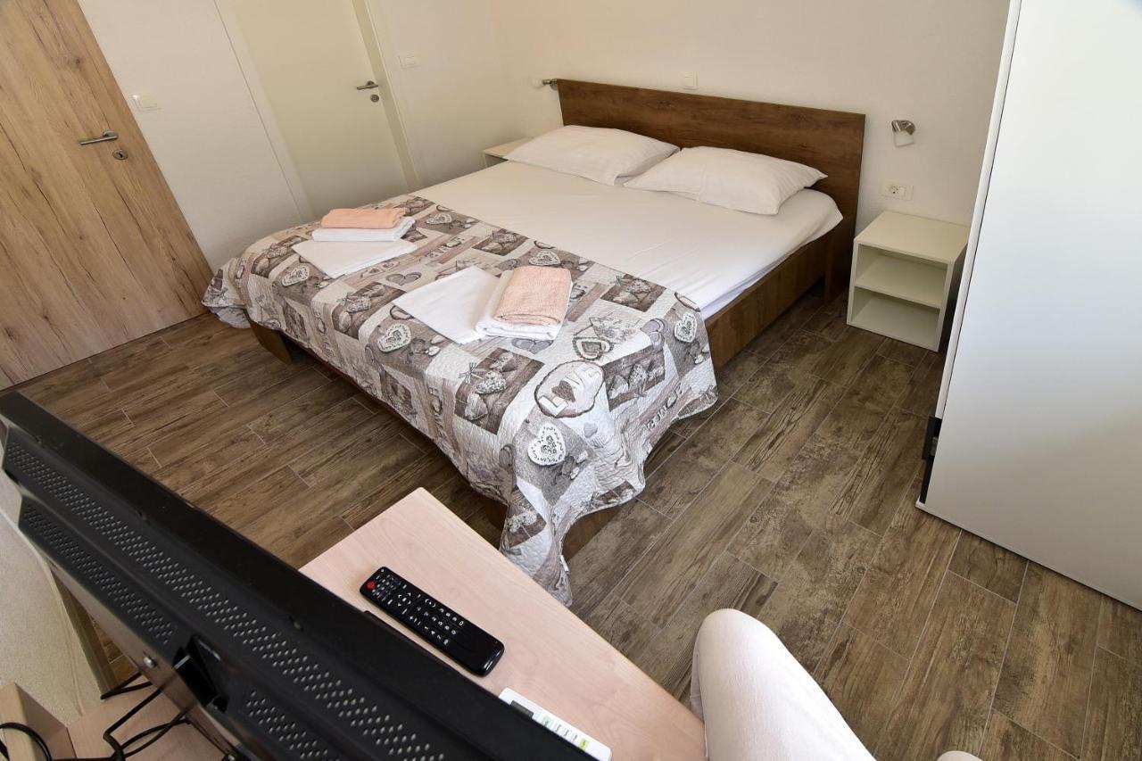 Apartments Dobrinic Makarska Exterior foto